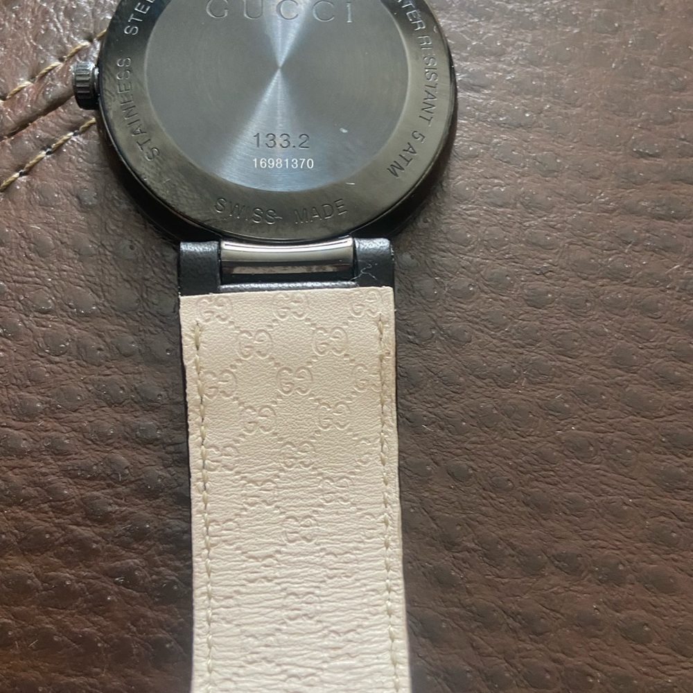 Gucci mens watch - Picture 5 of 11